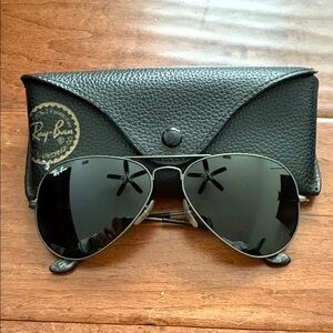 Ray-Ban Classic Black Aviator Sunglasses with Case